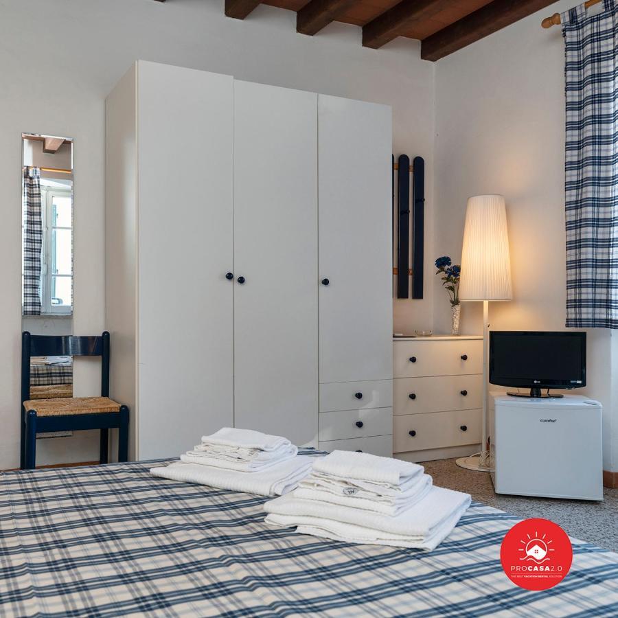 Fattoria Battilana Guest House Marina Di Carrara Bagian luar foto